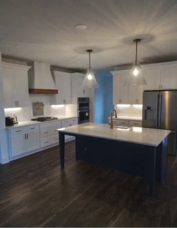 A modern kitchen remodel in Garnet Valley, PA featuring custom cabinetry and quartz countertops